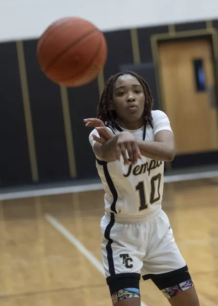 Basketball player passing the ball
